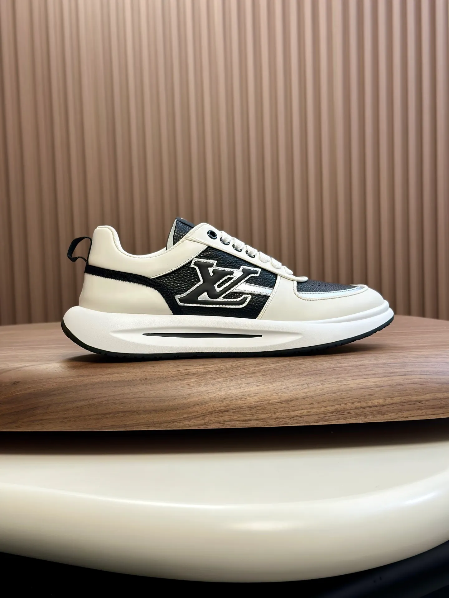 Men's shoes💰780 Lv 🔍Top purchasing agent🇮🇹 Louis Vuitton, the sports sneaker counter is synchronized, the uppers are imported from Italy, high-quality splicing colorful and complex crafts, the imported mesh padding is soft and comfortable, soles: original soles specially provided by the original factory, T men's men's shoes 💰U exclusive movable molded soles are super comfortable, original factory and single goods, 🔍🔍high quality, you can enter and leave the counter at will, welcome to compare, code number 38-44 (customized 45)